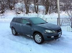 Tohle je auto, co jezdí do střediska vždy jako první. Auto vlekařů také dost často zasahuje ve chvíli, kdy někdo zablokuje jednou příjezdovou cestu, což se stává poměrně často.