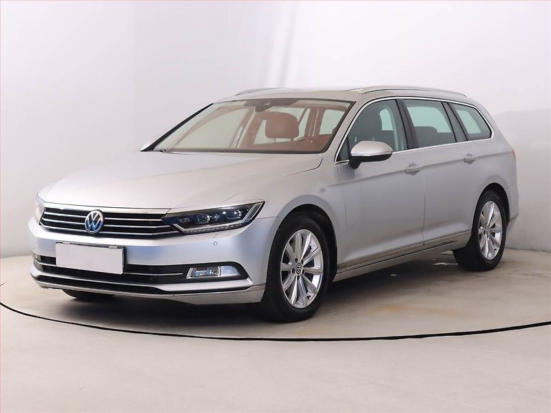 Volkswagen Passat (2017) 2.0 TDI, Kůže, Navi, Tempomat - fotka 2 z 24