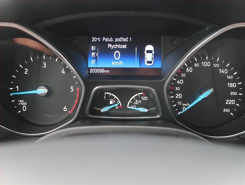 Ford Focus (2015) 1.5 TDCi, Navi, Tempomat - fotka 11 z 17