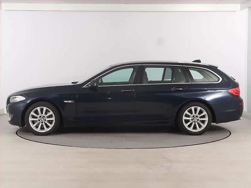 BMW Řada 5 (2010) 530d, Automat, Navi, Bi-Xenony - fotka 3 z 19
