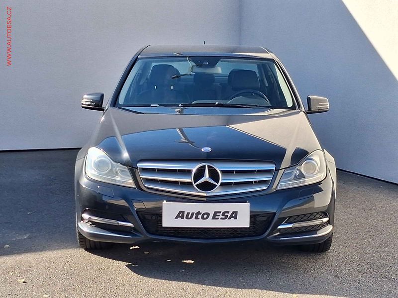 Mercedes-Benz Třídy C (2013) 2.0 CDI, 2.maj, AT, bixen. - fotka 2 z 17