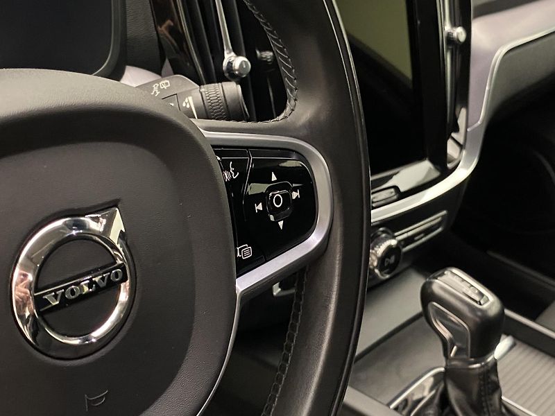 Volvo V60 D3 MOMENTUM AUT - fotka 20 z 41