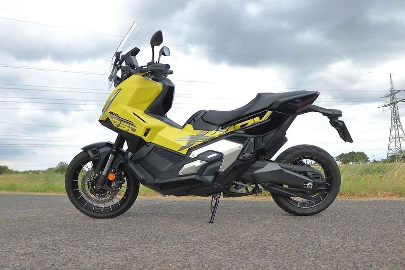 S kombinací skútru a endura přišla Honda už téměř před deseti lety a odvaha se jí vyplatila - o X-ADV je velký zájem.