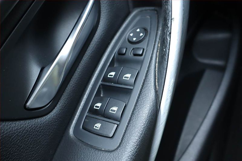 BMW Řada 3 (2015) 318 d, Automat, Serv.kniha - fotka 21 z 27
