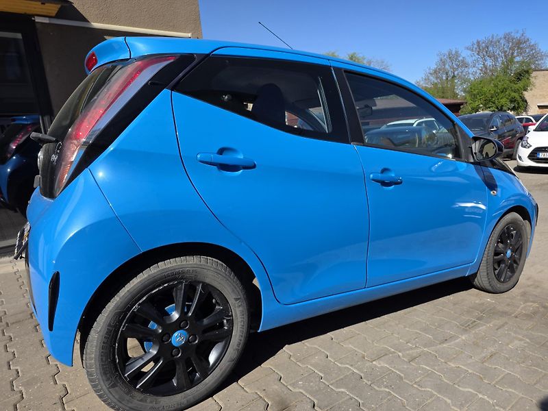 Toyota Aygo 1.0-KLIMA-ALU-POSILOVAČ - fotka 10 z 12