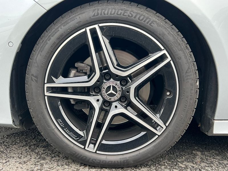 Mercedes-Benz Třídy A A 200d AMG line - fotka 26 z 29