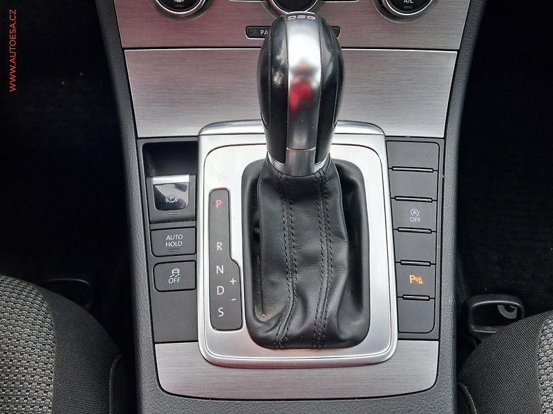 Volkswagen Passat (2012) 2.0TDI, DSG - fotka 20 z 23