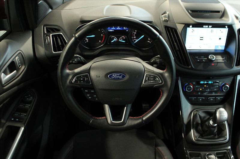 Ford Kuga TDCi AWD ST-Line - fotka 14 z 31