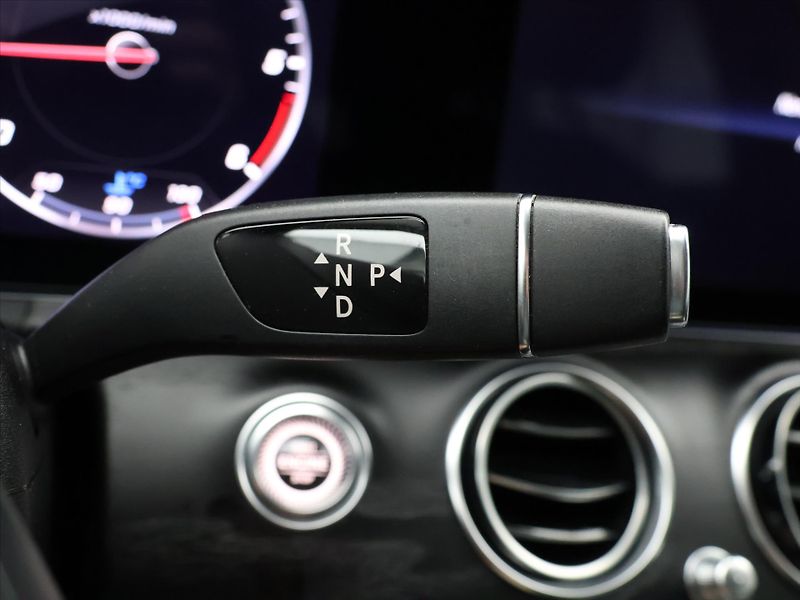 Mercedes-Benz Třídy E 2.0 220d 143kW 4Matic Aut. - fotka 21 z 34
