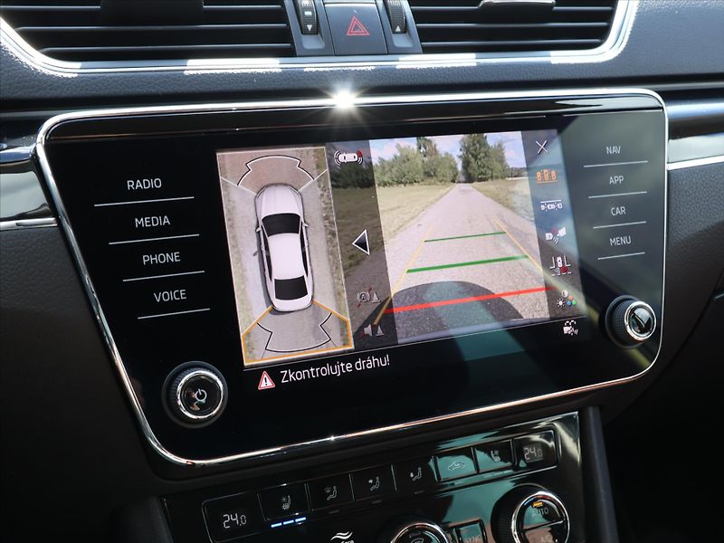 Škoda Superb 2,0 TDI DSG CZ L&K 1.Maj DPH - fotka 19 z 29