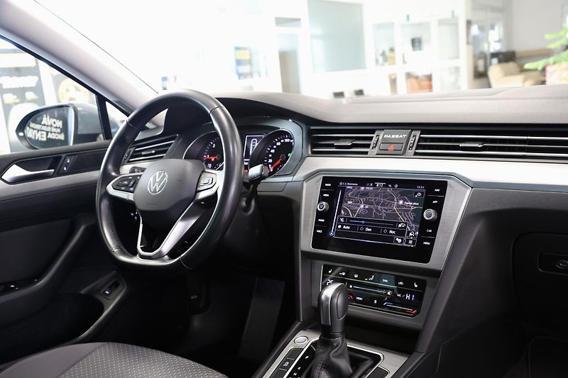 Volkswagen Passat (2024) 2.0TDI DSG Nez.Topení 48000KM - fotka 18 z 25