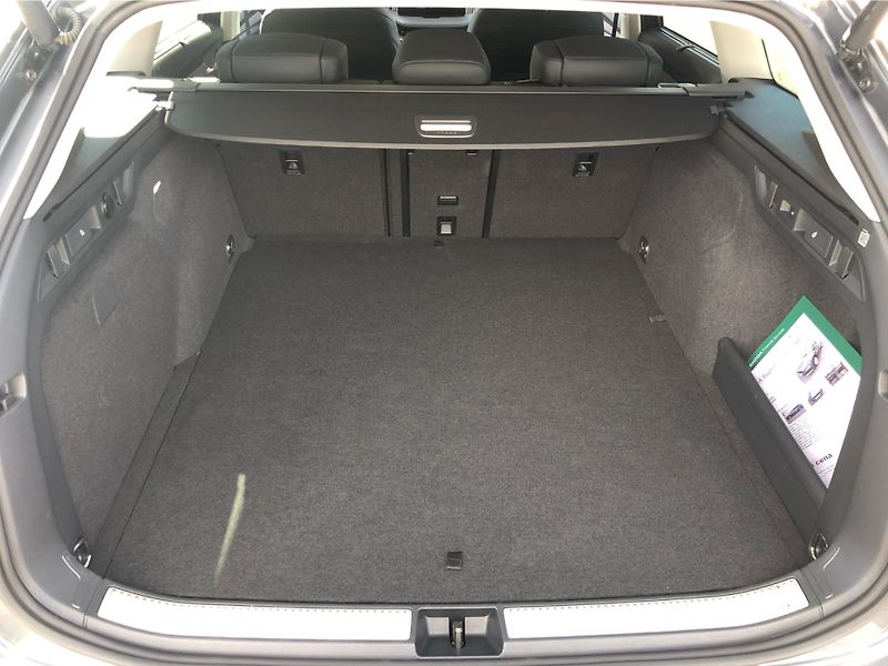 Škoda Superb combi L&K iV - fotka 13 z 30