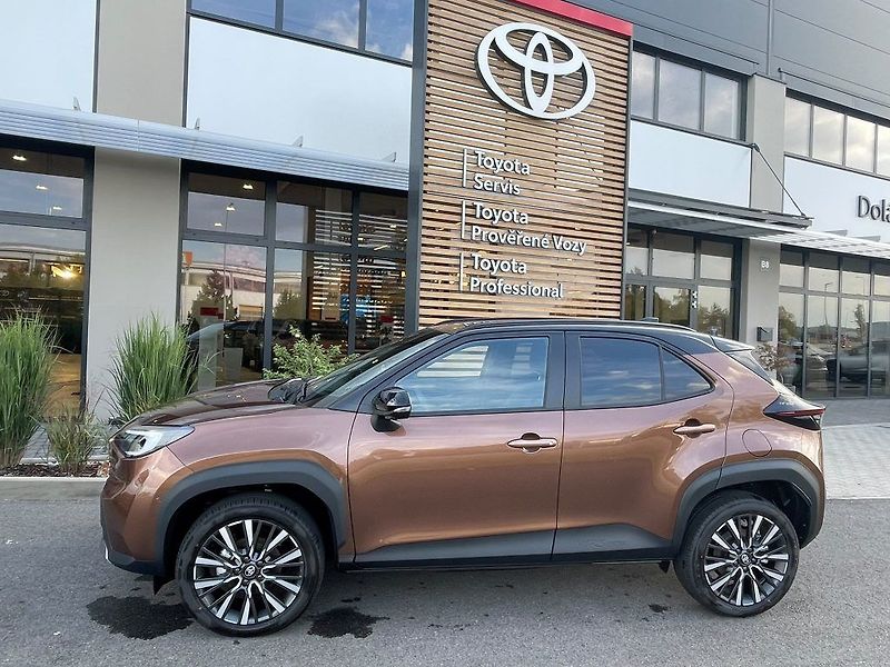 Toyota Yaris Cross 1.5 HSD 4x4 Executive Tech VIP - fotka 2 z 31