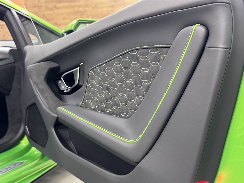 Lamborghini Huracán TECNICA MY24 ZÁRUKA PPF - fotka 13 z 33