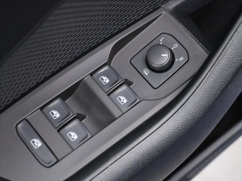 Škoda Octavia 1,4 TSI iV 150 kW DSG Ambition - fotka 14 z 31
