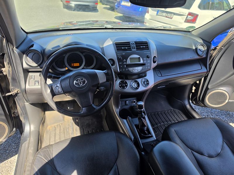 Toyota RAV4 2.2D-Cat 130kw 4x4 - fotka 14 z 21