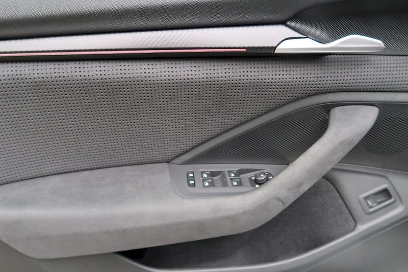 Škoda Superb (2025) SportLine 1,5 TSi e- Tec/110 k - fotka 17 z 32