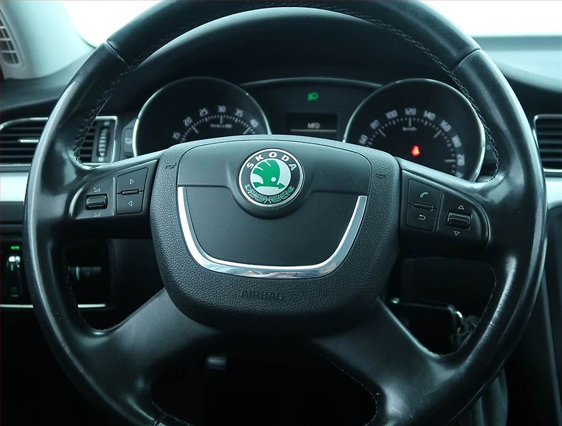 Škoda Superb (2011) 2.0 TDI, Serv.kniha - fotka 21 z 21