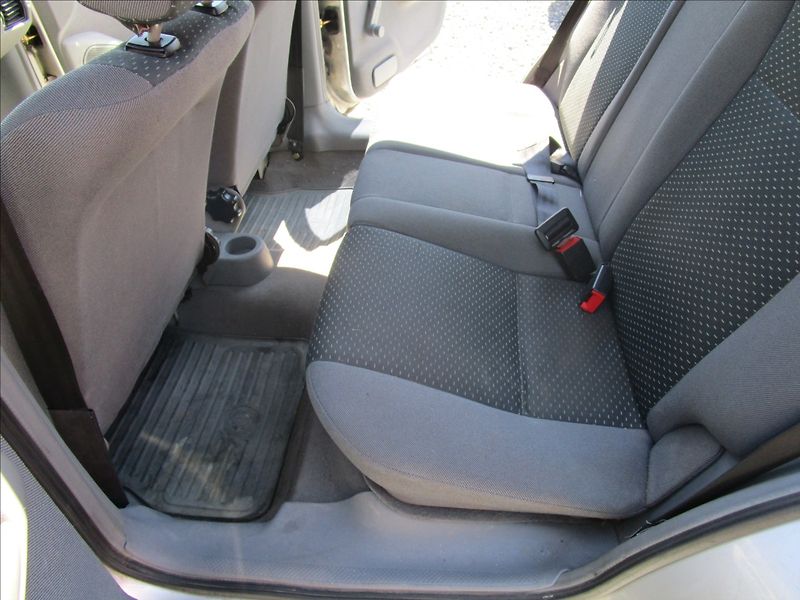 Škoda Felicia Combi 1.6MPi LX, Klima, 2. maj - fotka 25 z 40
