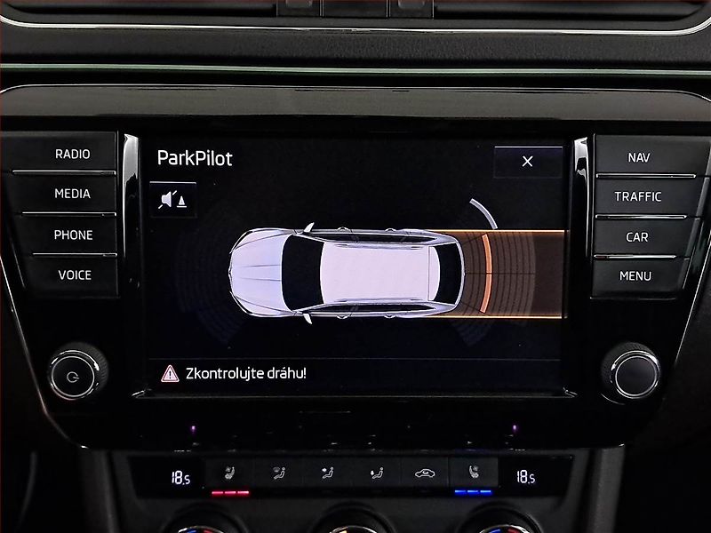 Škoda Superb (2016) Laurin&Klement 2.0 TDI 4x4 - fotka 19 z 22