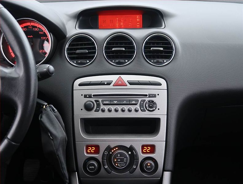 Peugeot 308 (2010) 1.6 VTi, ČR,1.maj, Serv.kniha - fotka 12 z 15