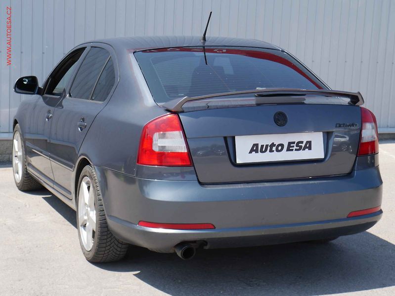 Škoda Octavia (2011) 1.2 TSi, ČR, Ambiente - fotka 6 z 16