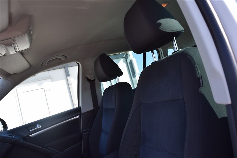 Volkswagen Tiguan 2,0 TDI 81KW ALU NÍZKÝ NÁJEZD - fotka 21 z 47