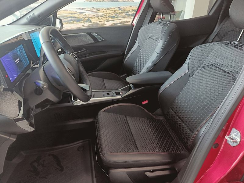 Renault Clio (2026) E-tech full hybrid 160 - fotka 9 z 13