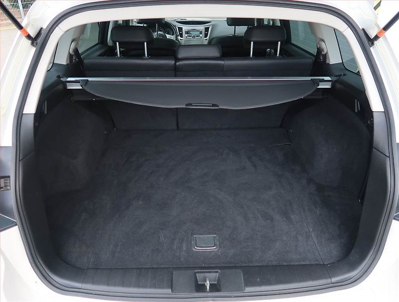 Subaru Outback (2012) 2.0 D, 4X4, Xenony, Tempomat - fotka 13 z 19