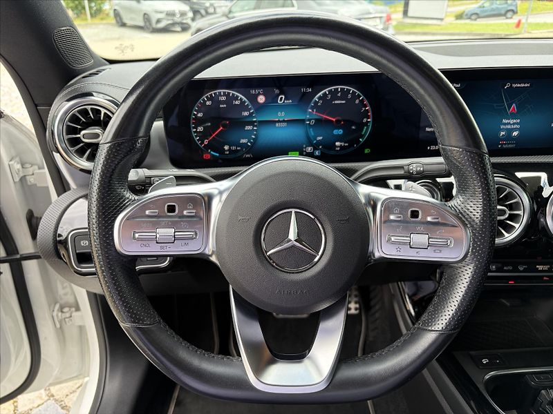 Mercedes-Benz CLA 250e Shooting Brake*AMG - fotka 9 z 28