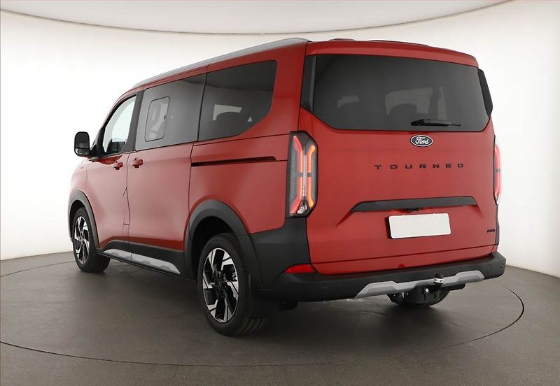 Ford Tourneo Custom (2025) 2.0 EcoBlue - fotka 4 z 24