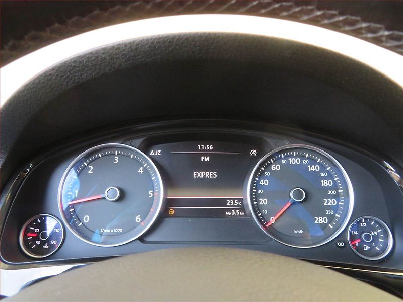 Volkswagen Touareg (2012) 3.0 TDI, 4X4, Automat - fotka 11 z 16