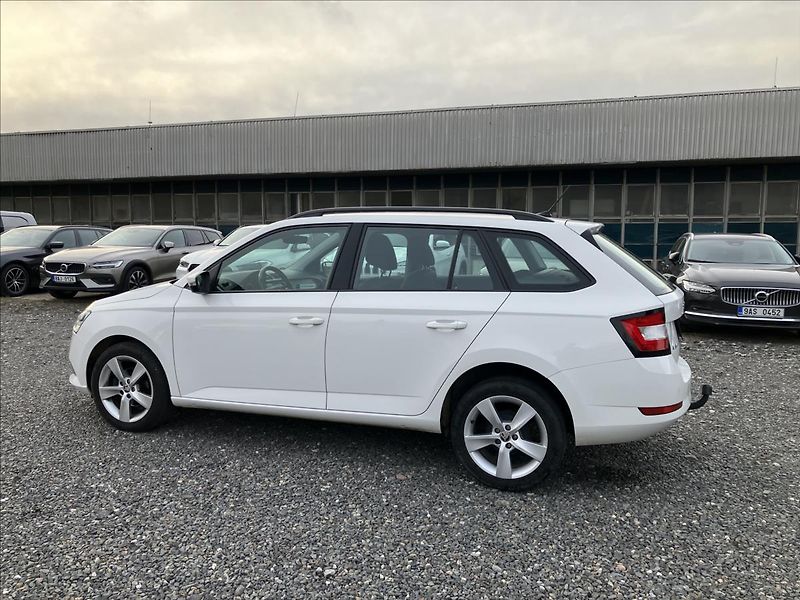 Škoda Fabia 1,0 Tažné,Navigace,Car Play - fotka 4 z 18