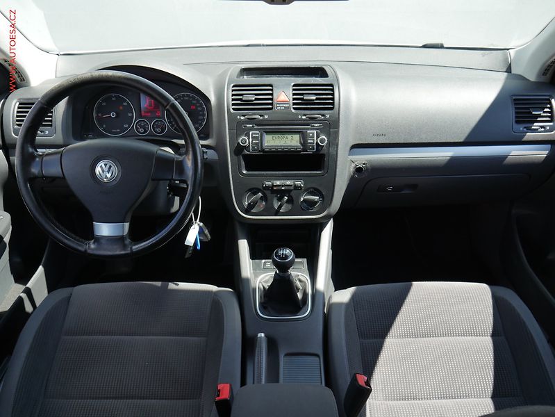 Volkswagen Golf (2009) 1.9TDi, AC, výhřev sed - fotka 8 z 17