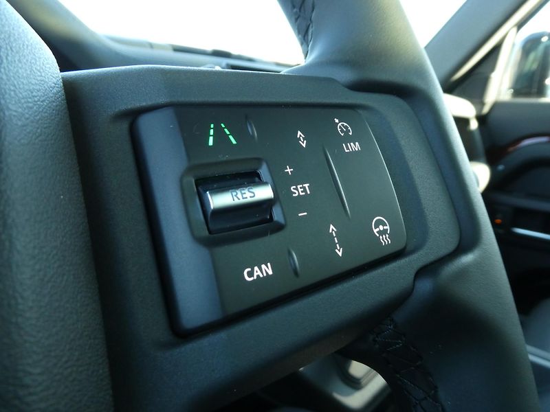 Land Rover Defender (2026) 130 3,0 X-Dynamic SE D350 - fotka 20 z 41