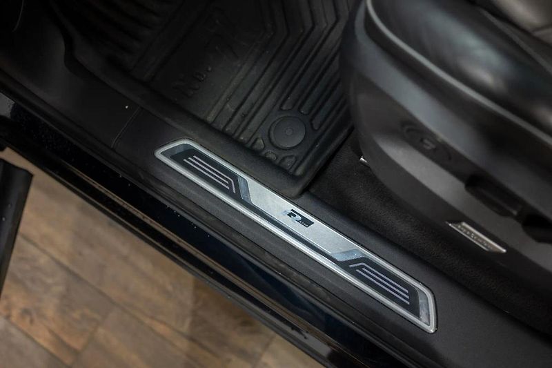Volkswagen Touareg R-Line 3.0 TDI 210 kW - fotka 46 z 50