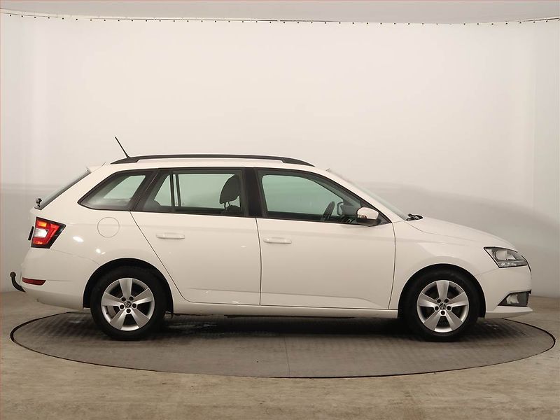 Škoda Fabia (2022) Ambition 1.0 TSI, Serv.kniha - fotka 6 z 14