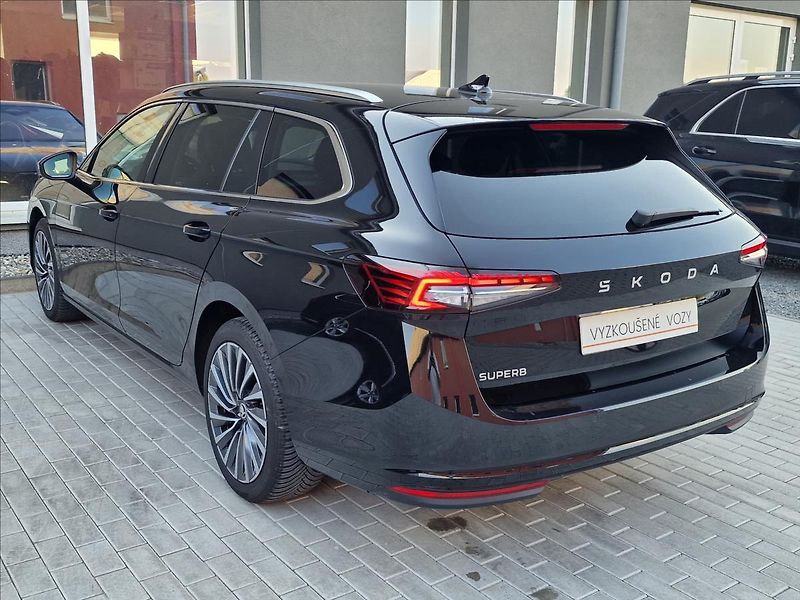 Škoda Superb 1.5 TSI DSG 110kW L&K Combi - fotka 8 z 50