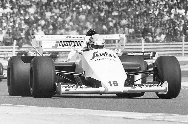 Ayrton Senna ve svém voze Toleman TG 184 v roce 1984, zdroj: Wikimedia Commons, senna.org.br, Karpouzi, CC BY 2.0