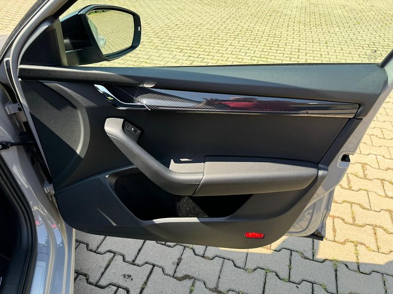 Škoda Octavia (2019) RS TDI 135KW  4x4 kombi  - fotka 13 z 30