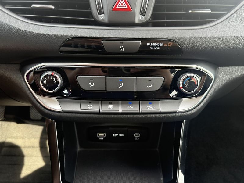 Hyundai i30 1,5 T-GDI 103kW Family - fotka 15 z 23