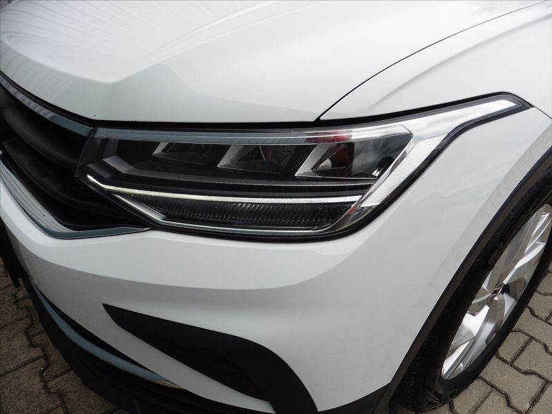 Volkswagen Tiguan 2,0 TDi Life DSG Navi - fotka 17 z 21