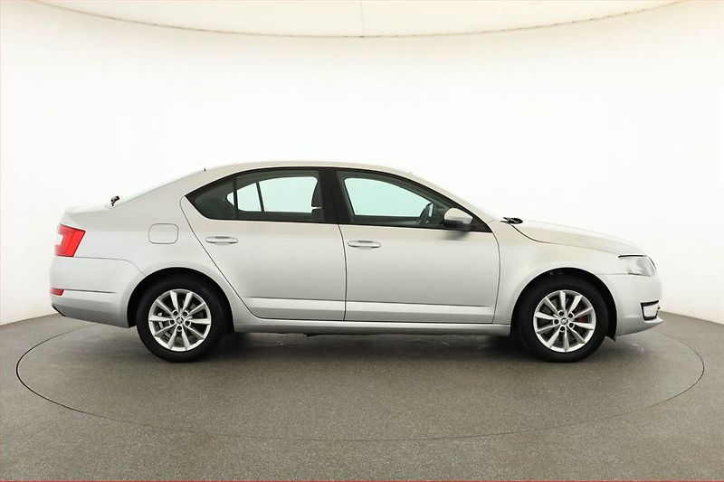 Škoda Octavia (2013) 1.8 TSI, Tempomat - fotka 6 z 18