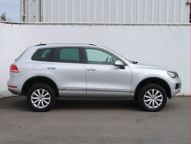 Volkswagen Touareg (2013) 3.0 TDI, 4X4, Automat - fotka 6 z 23