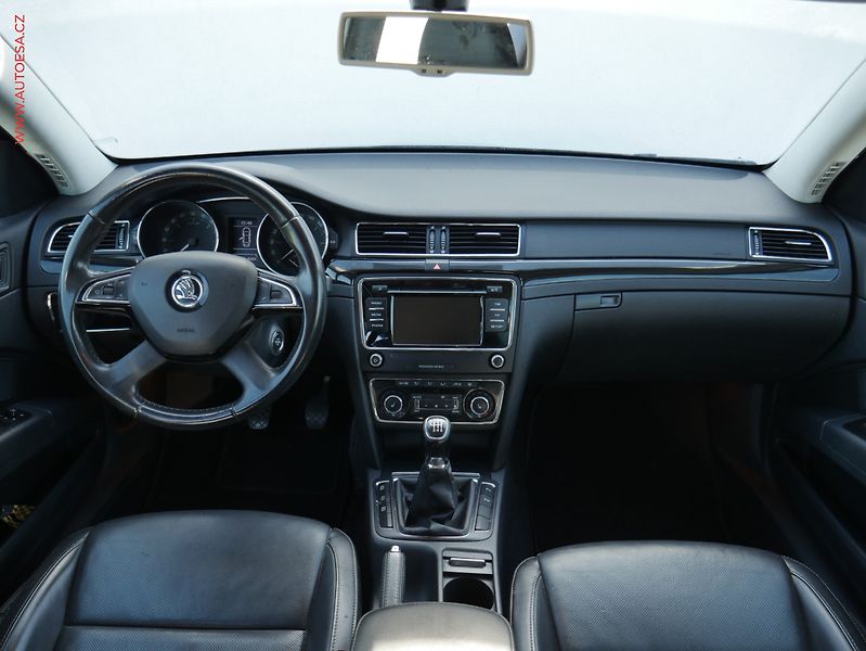 Škoda Superb (2013) 2.0 TDi, 1.maj,ČR, Elegance - fotka 8 z 23