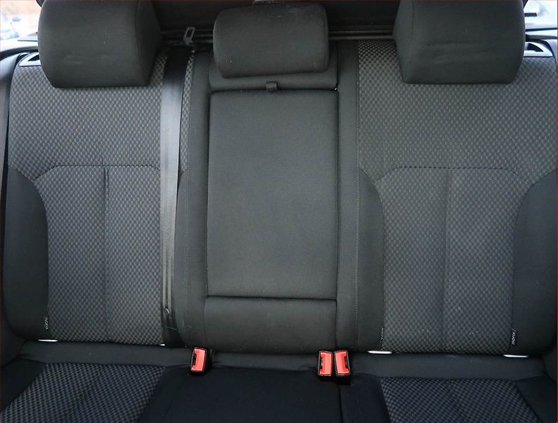Volkswagen Passat (2012) 2.0 TDI, Automat, Navi - fotka 10 z 16