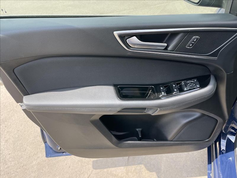 Ford S-MAX 2,0 EcoBlue AWD A8 Titanium TZ - fotka 14 z 23