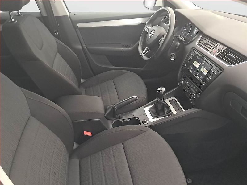Škoda Octavia (2015) 1.6 TDI, Bi-Xenony, Tempomat - fotka 9 z 16