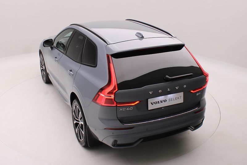Volvo XC60 B4 AWD DARK PLUS AUT  - fotka 18 z 53