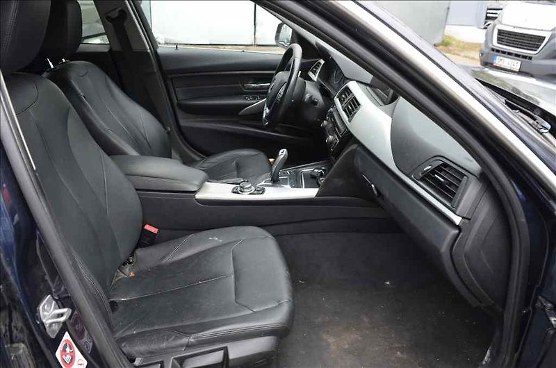 BMW Řada 3 (2016) 320D XDRIVE TOURING AT - fotka 22 z 25